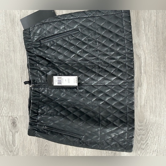 NWT BCBGmaxazria black faux leather quilted skirt size M - Picture 2 of 6